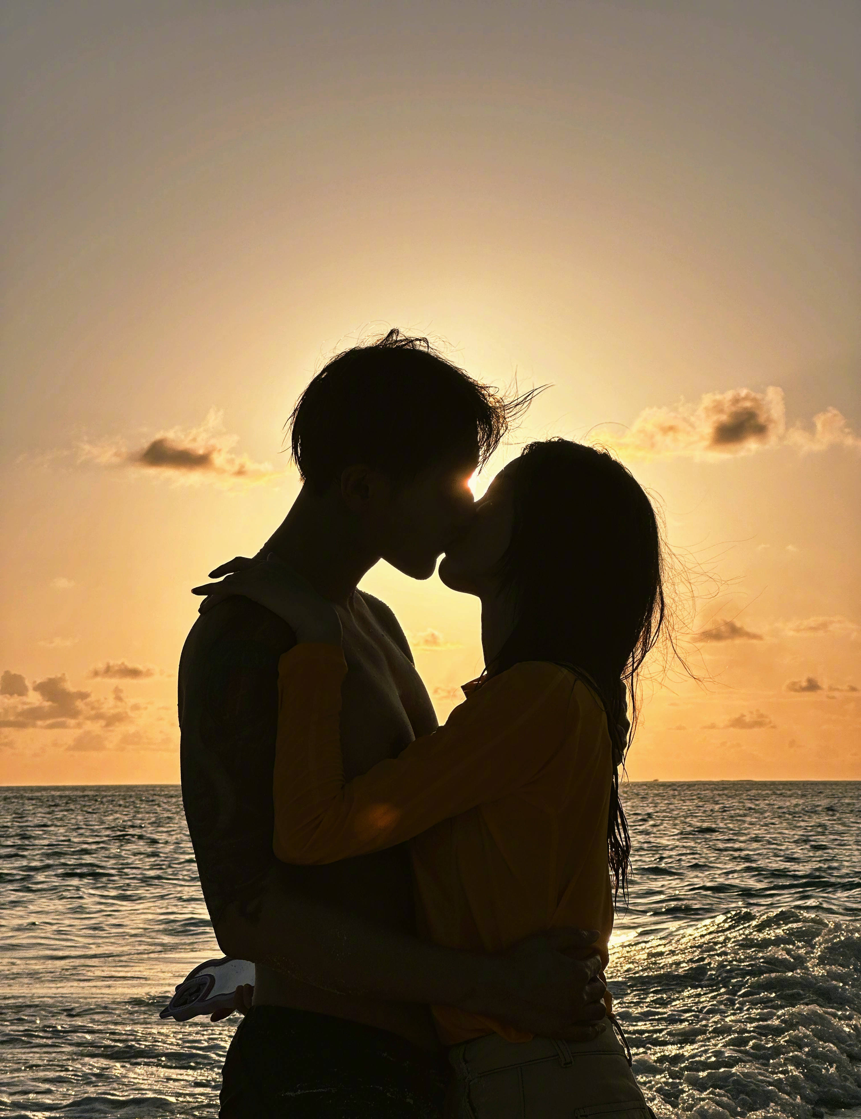 黄子韬与遥望网络合开新公司