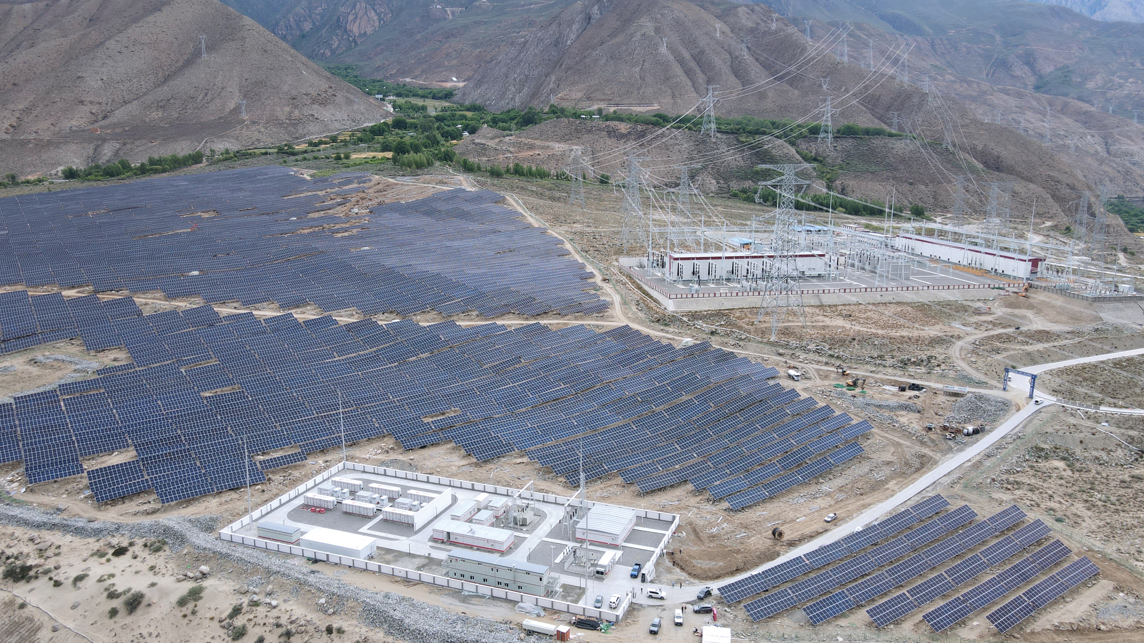 【光伏发电】行业市场规模:2024年中国光伏发电行业初始投资规模达7609亿元 集中式光伏发电占比超55%