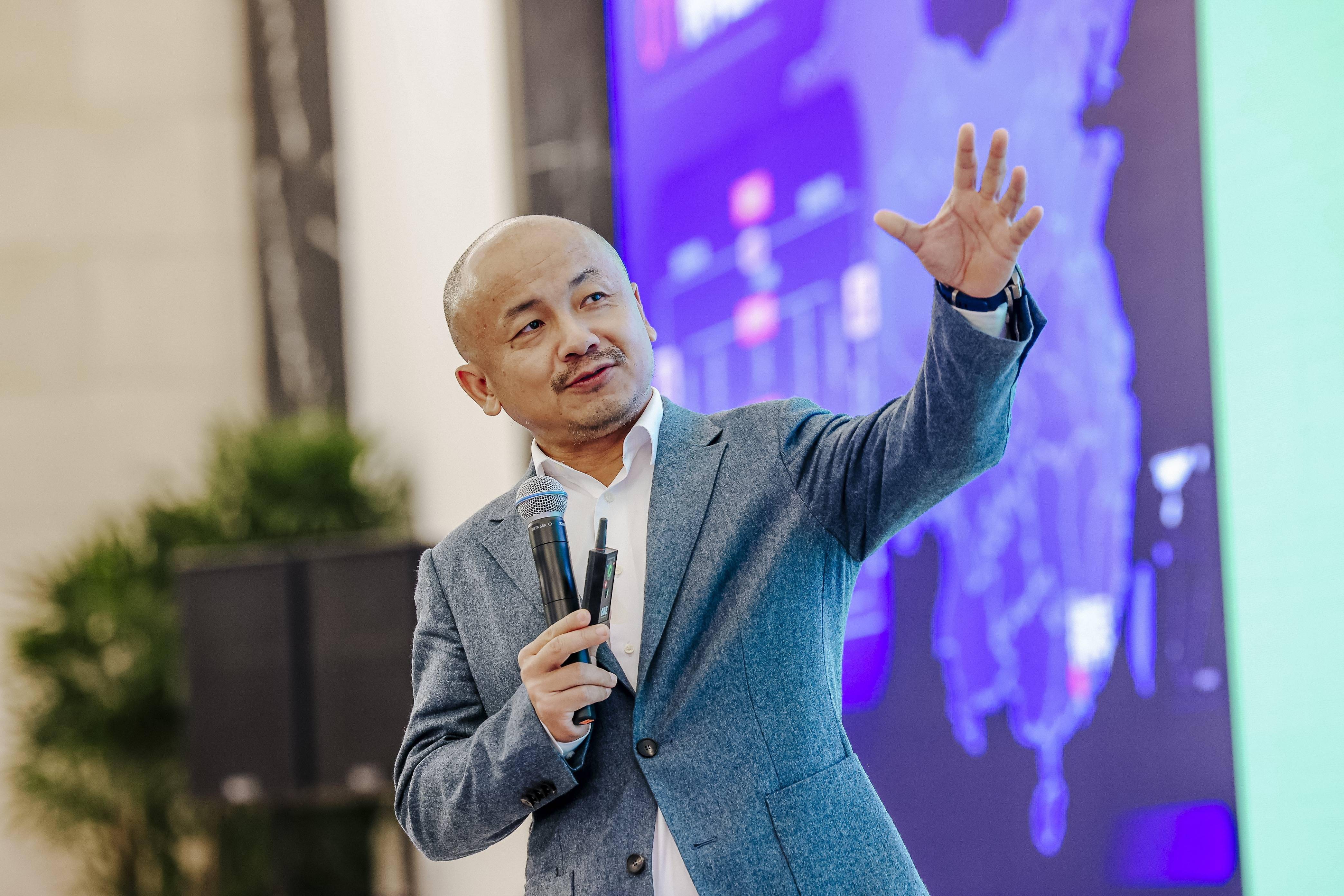 年报解读｜万物云大手笔分红，与万科间关联交易比例逐年下降，董事长朱保全直言“2023-2025年是分水岭”