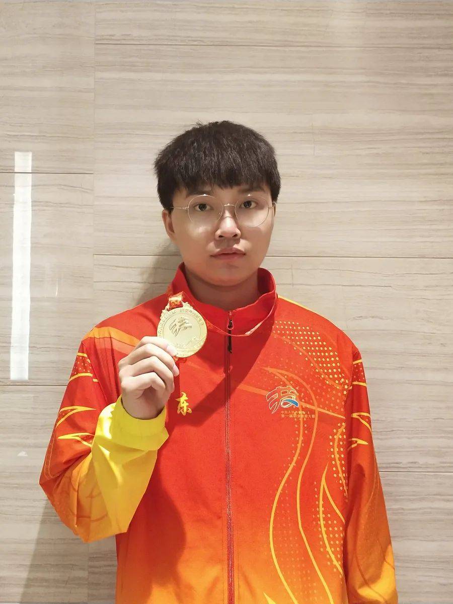 如何把枯燥的重复劳动变成“打怪升级”？第47届世界技能大赛金牌选手分享“技能成才 技能报国”心得……