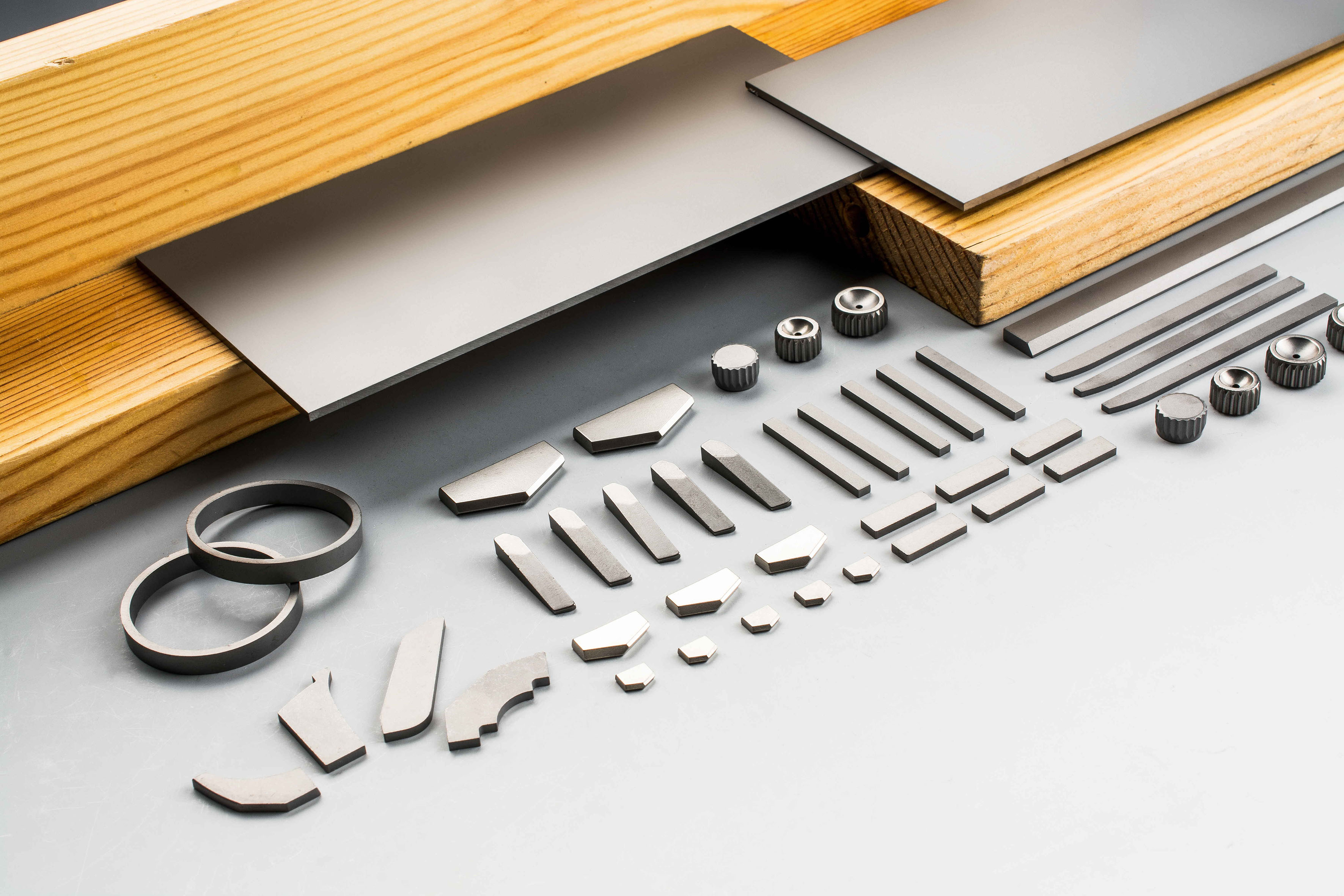 欧科亿：公司已开发部分PCD/CBN超硬刀具产品可用于轧辊齿轮丝杠等零部件加工