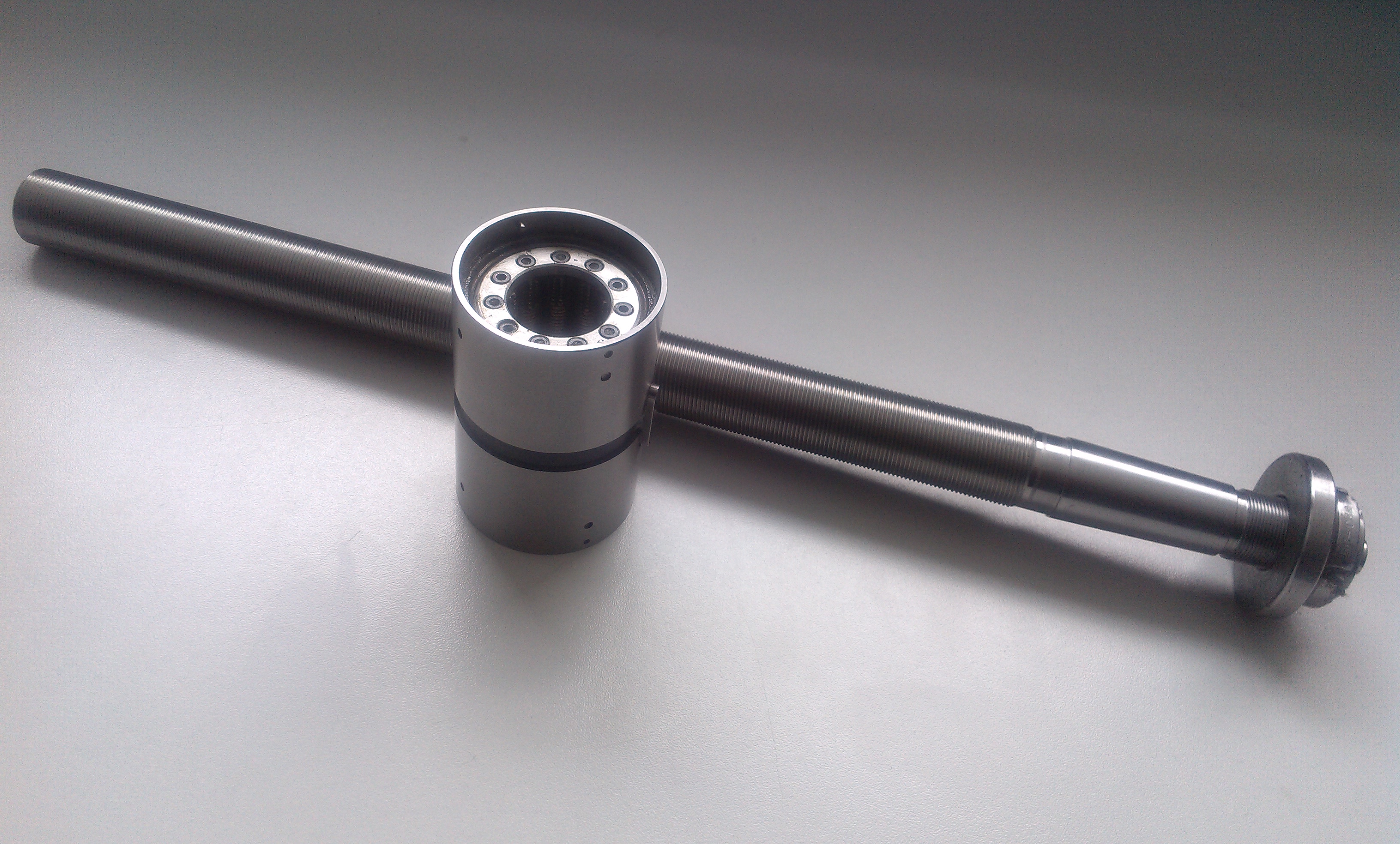 绿的谐波：公司在精密直线传动领域布局电静液伺服阀和反向行星滚柱丝杠等产品