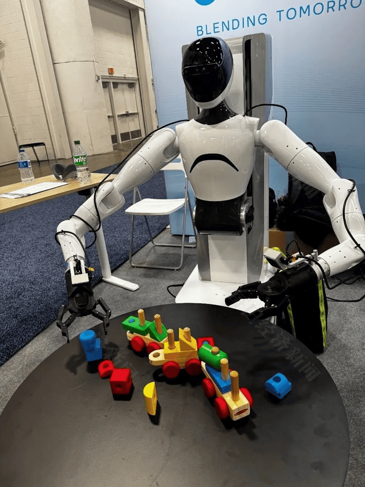 中联重科：目前在人形机器人领域开发出1款轮式与1款双足人形机器人样机