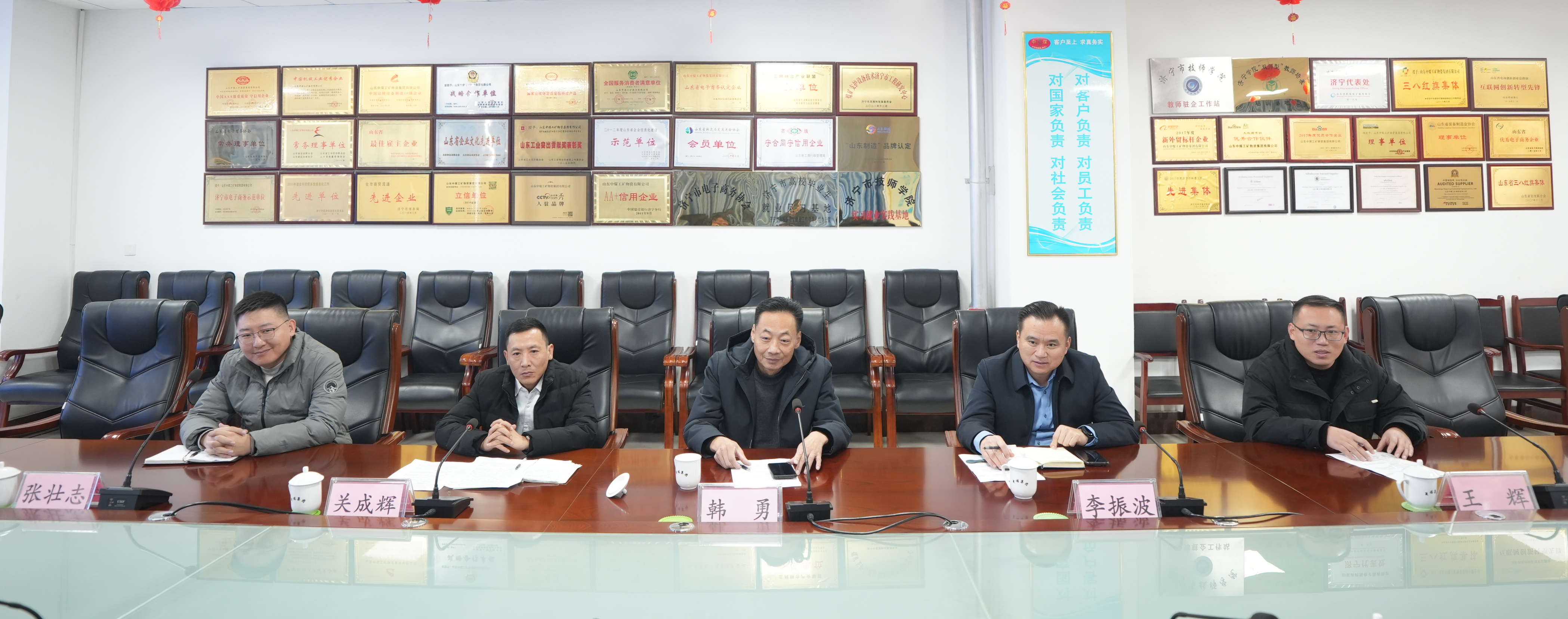 山东重工集团董事长满慎刚到沙特、科威特市场一线调研