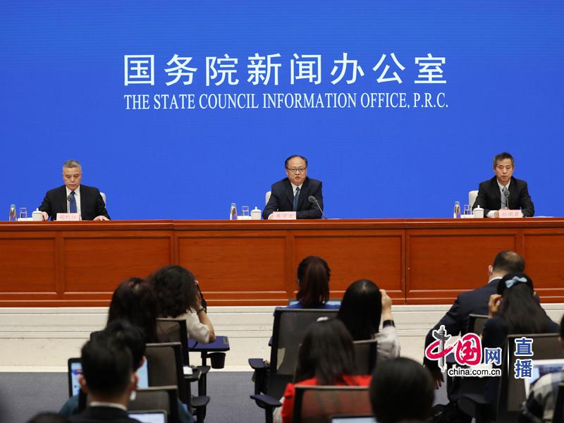 很多数据第一次公开,有超出预期的部分……起草组相关负责人吹风会上详细解读《政府工作报告》