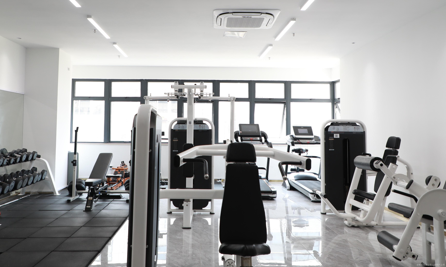 盈趣科技：公司有与InteraXon合作开发的头戴式脑电波监测产品