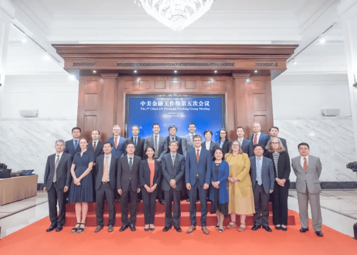 第十一次中英经济财金对话在京举行；美联储降息预期降温丨金融早参