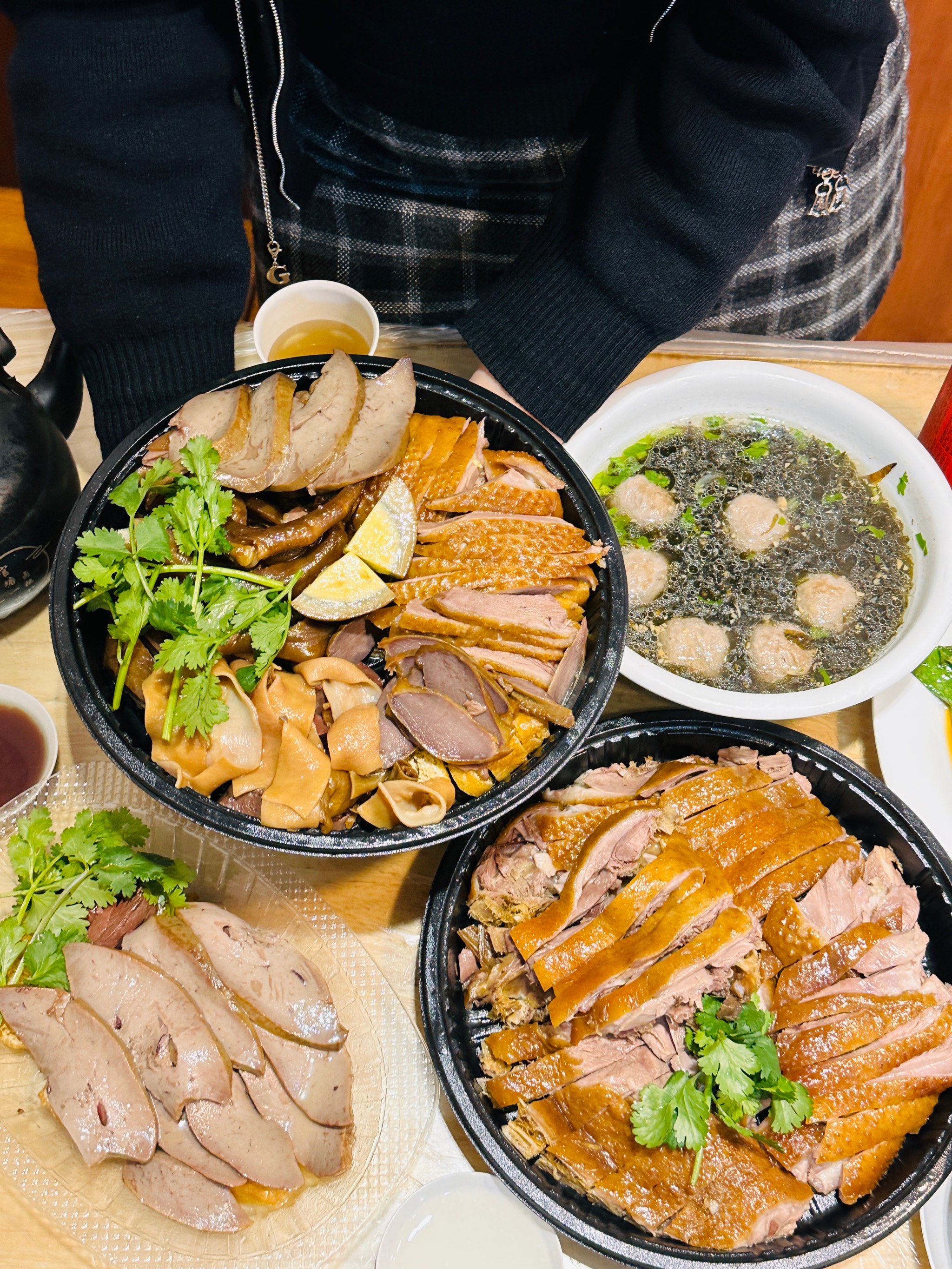 重庆成立多家公司以卤鹅哥命名