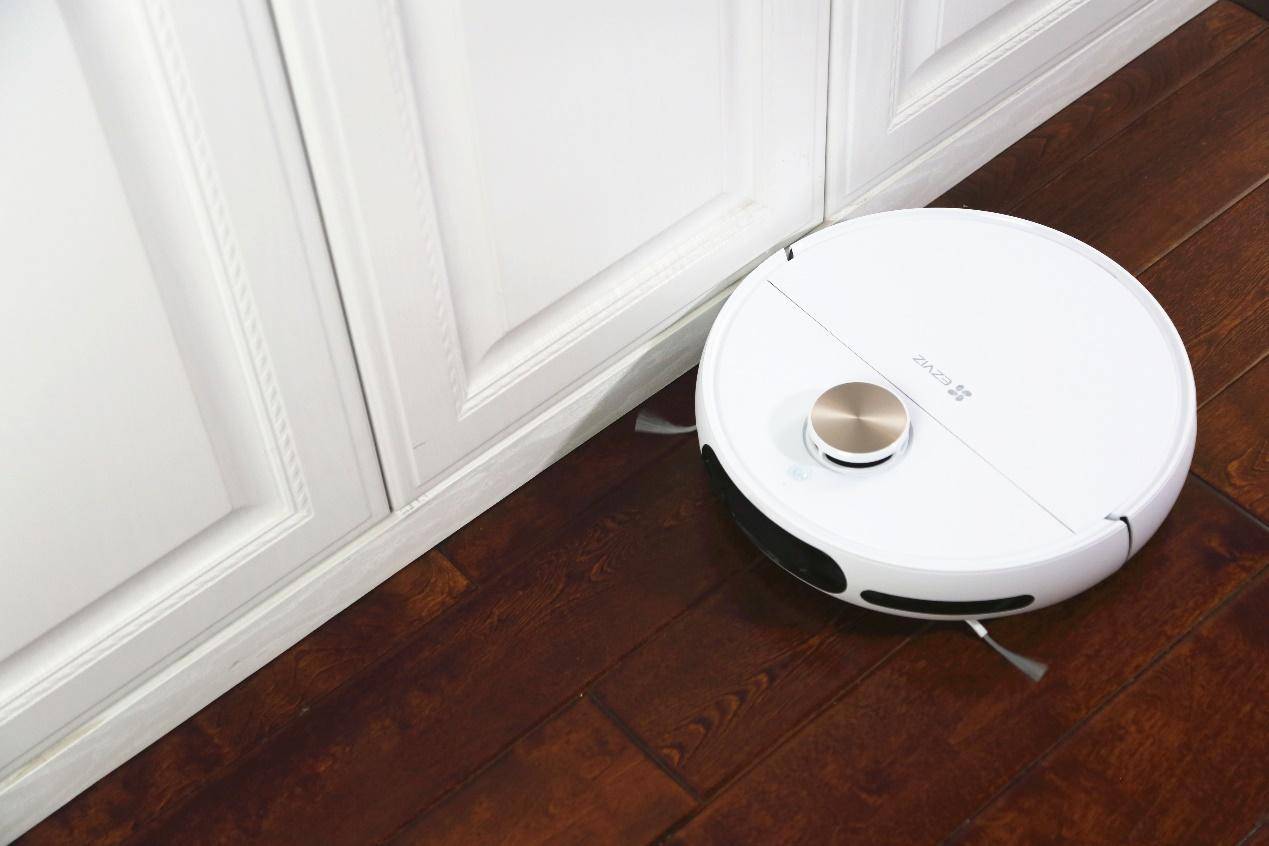 萤石网络：萤石桌面机器人RK3已接入DeepSeek等第三方大模型