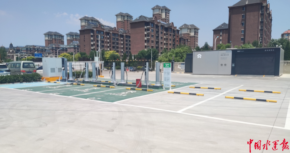 交通运输部：将加快制定高速公路服务区服务质量等级评定相关标准，聚焦充电基础设施建设等重点组织开展评定工作
