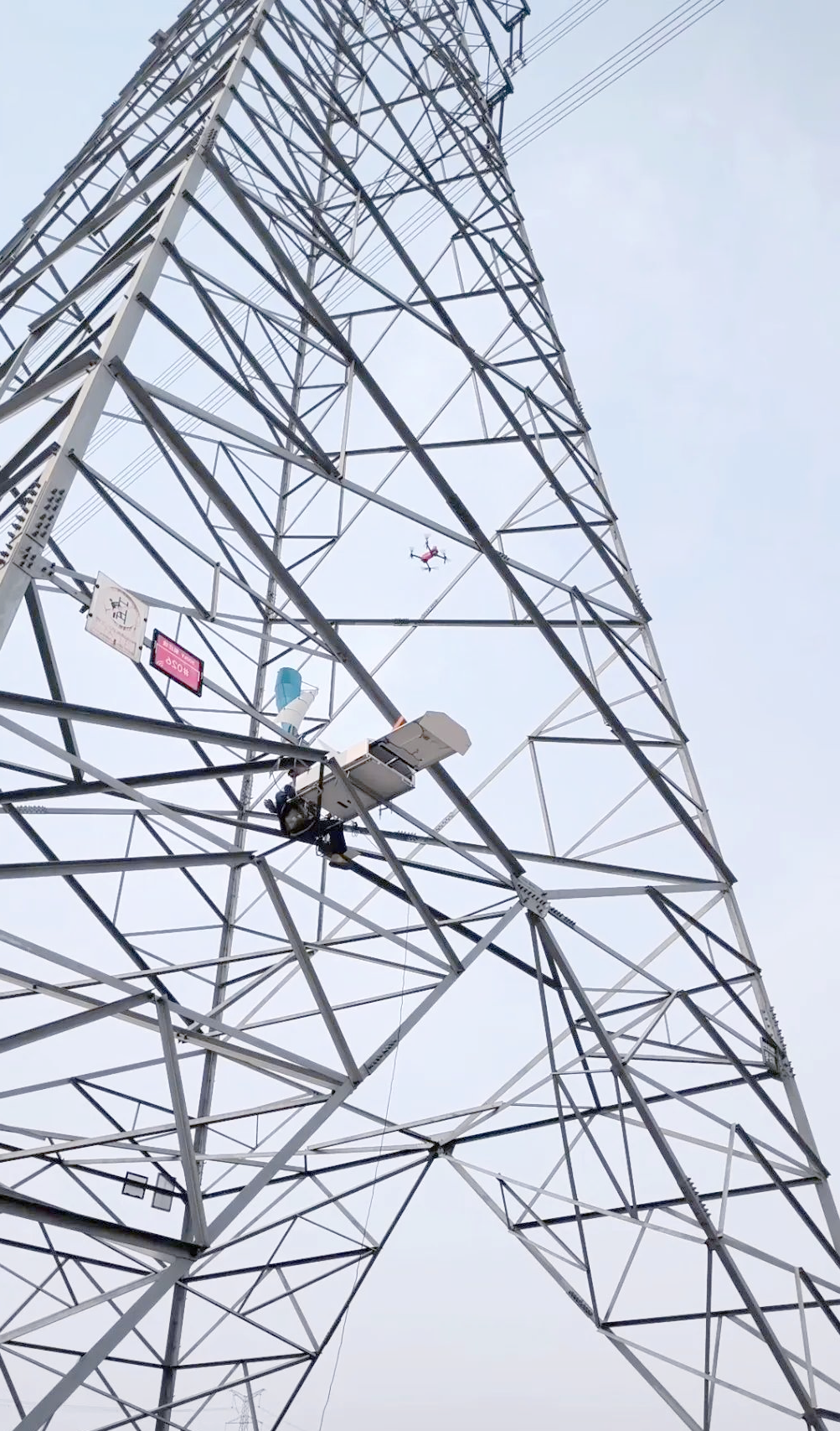 中无人机：公司已成功研发多款1吨级以下中小型无人机覆盖10公斤至900公斤