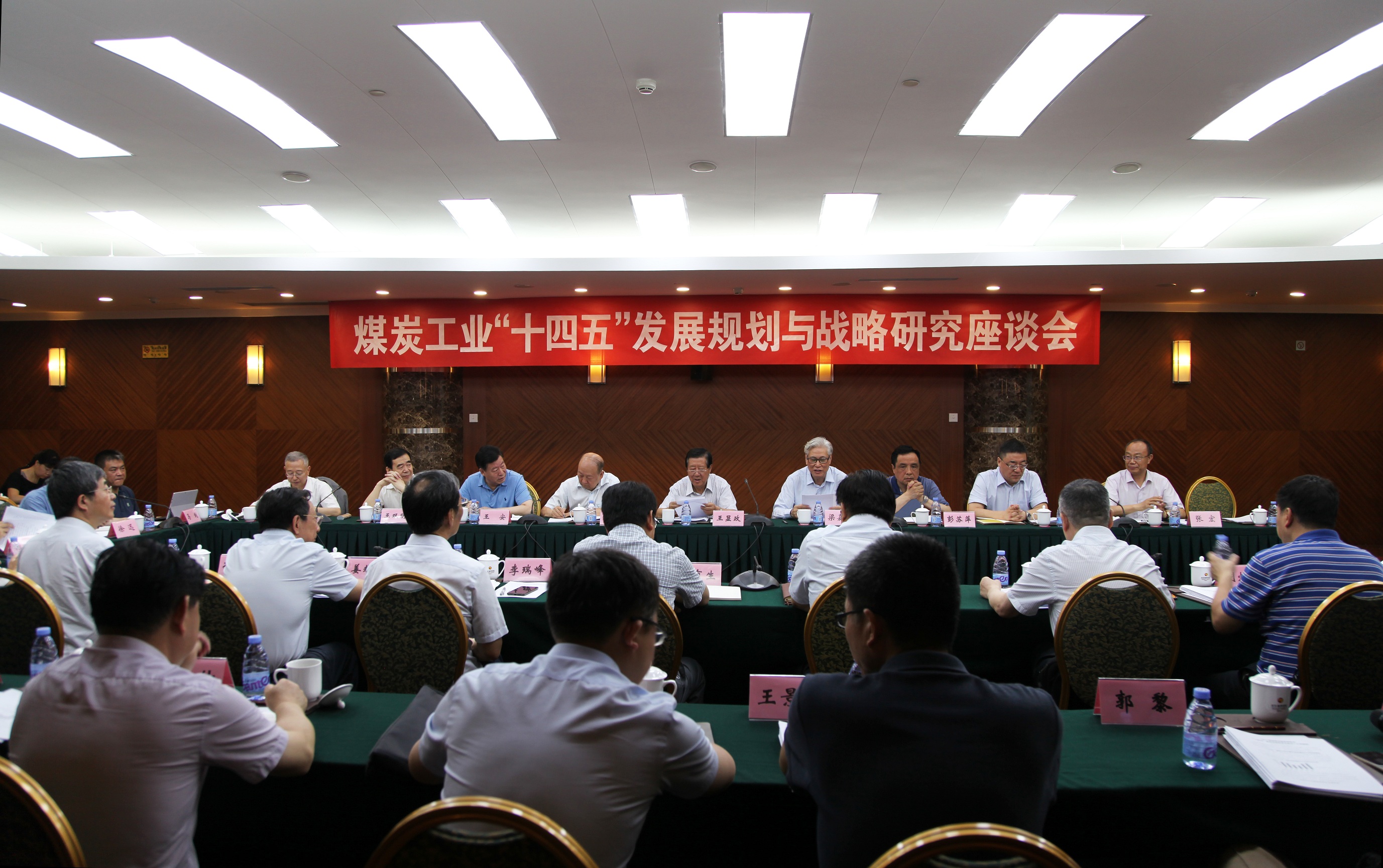 宏力达:公司基于自身战略发展规划在香港投资设立宏百威工业有限公司