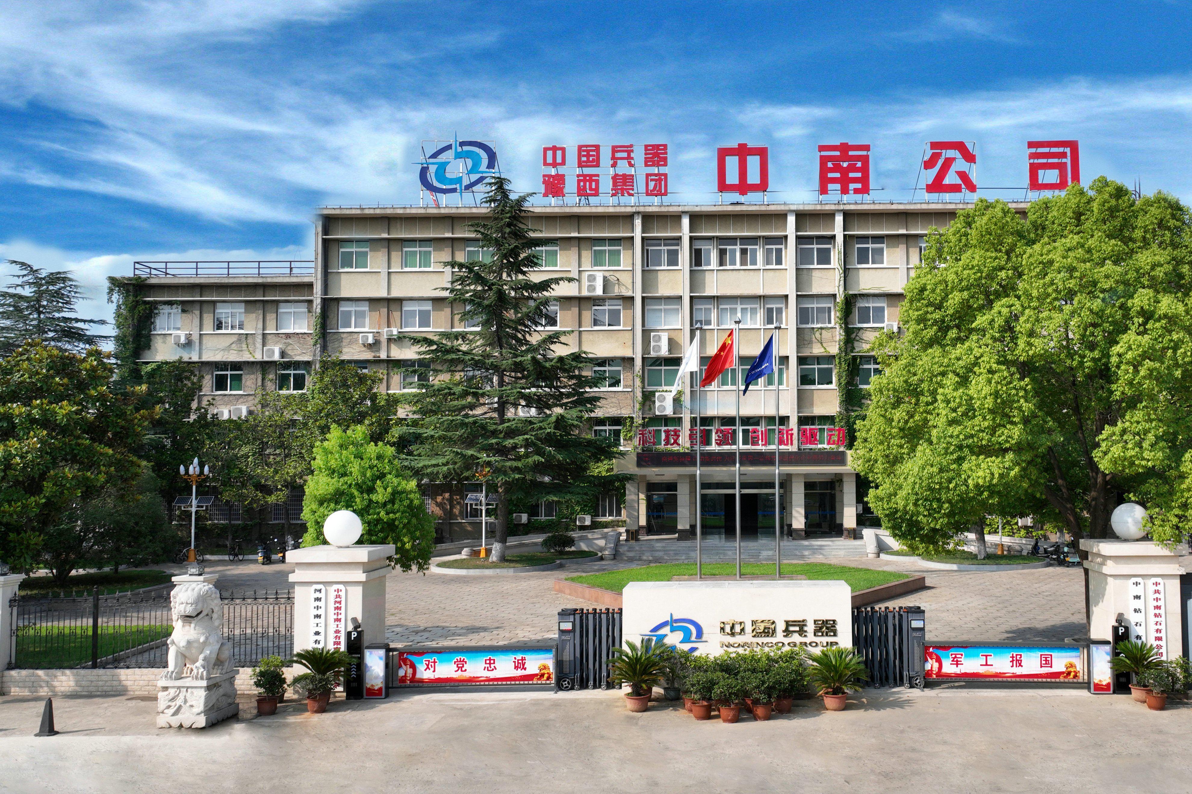 浙江众成：按照持有股份比例计算，众立合成材料为公司控股子公司，属于合并报表范围，公司披露的定期报告中相关营收利润数据等包含了受众立合成材料等子公司影响的数据