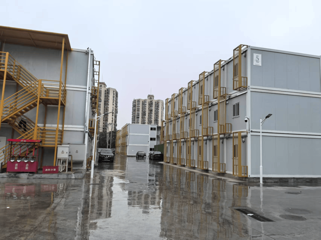 青鸟消防：目前公司相关技术与产品均围绕消防领域展开，未涉及“算力中转站”业务