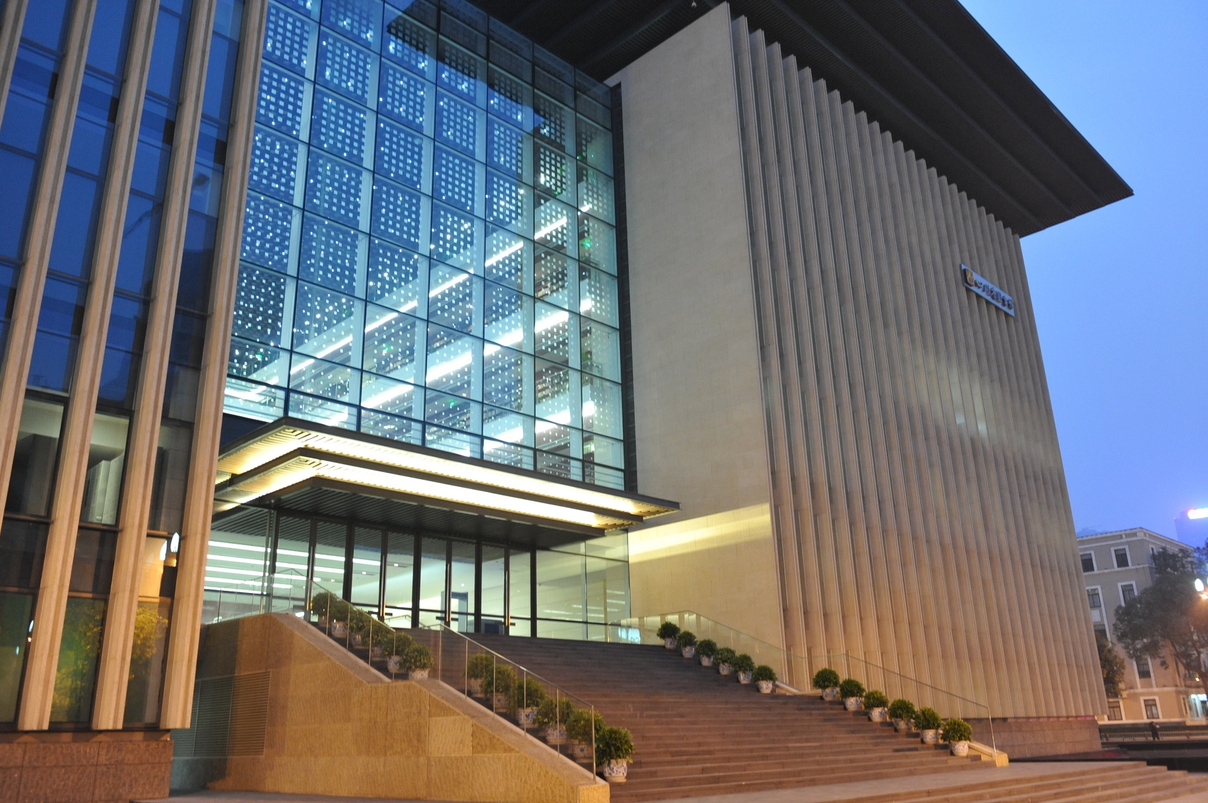 公共图书馆5年间到馆人次增49%！文旅部答每经问：完善公共文化设施免费开放政策有效激发群众参与热情