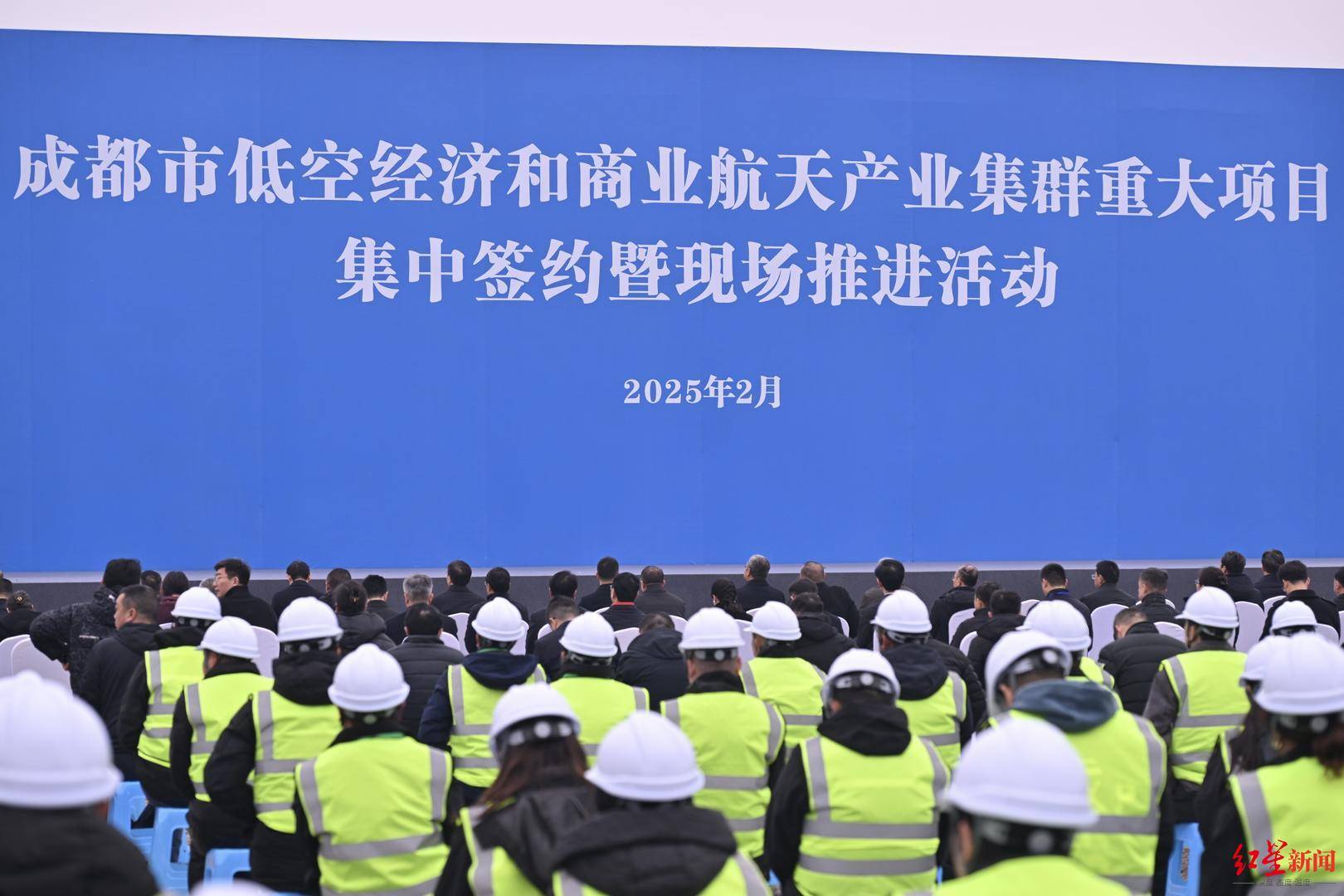 中共中央新闻发布会：加快新能源、低空经济等战略性新兴产业集群发展，将催生出数个万亿元级市场