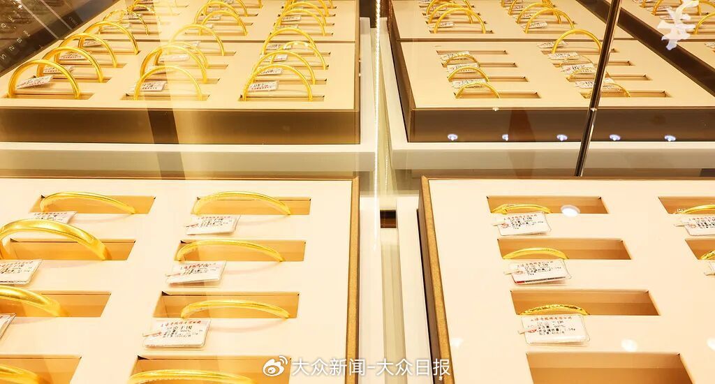 我国银行业总资产居世界第一；现货黄金续创历史新高 | 金融早参