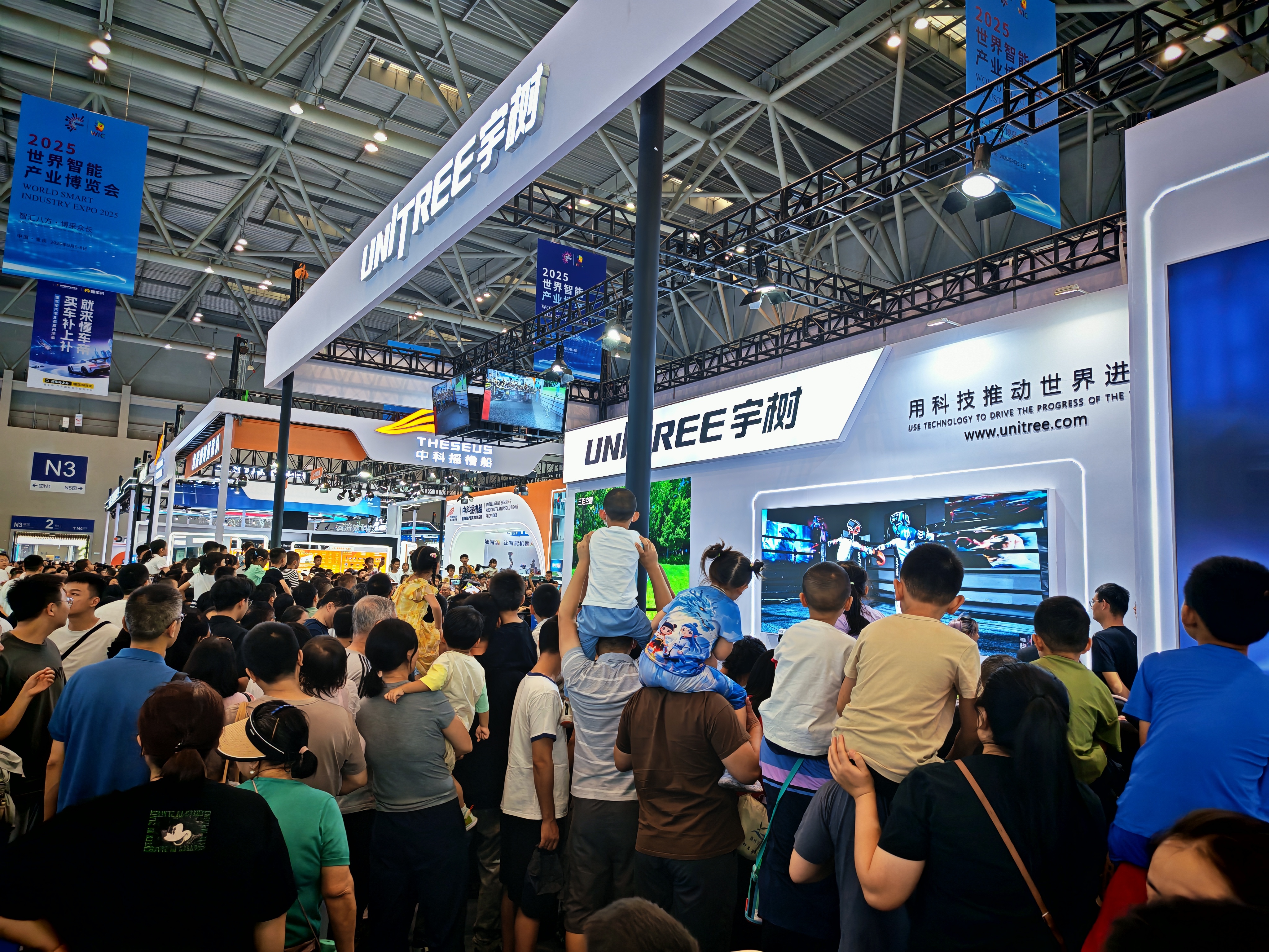 高端装备制造产业研究周报：宇树机器人演唱会惊艳伴舞，银河通用完成3亿美金融资