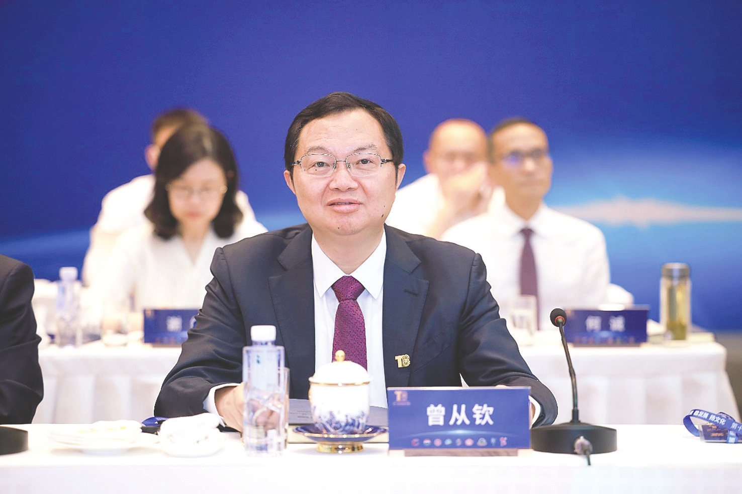 食品饮料行业跟踪报告：扩内需提至战略高度，五粮液主动求变