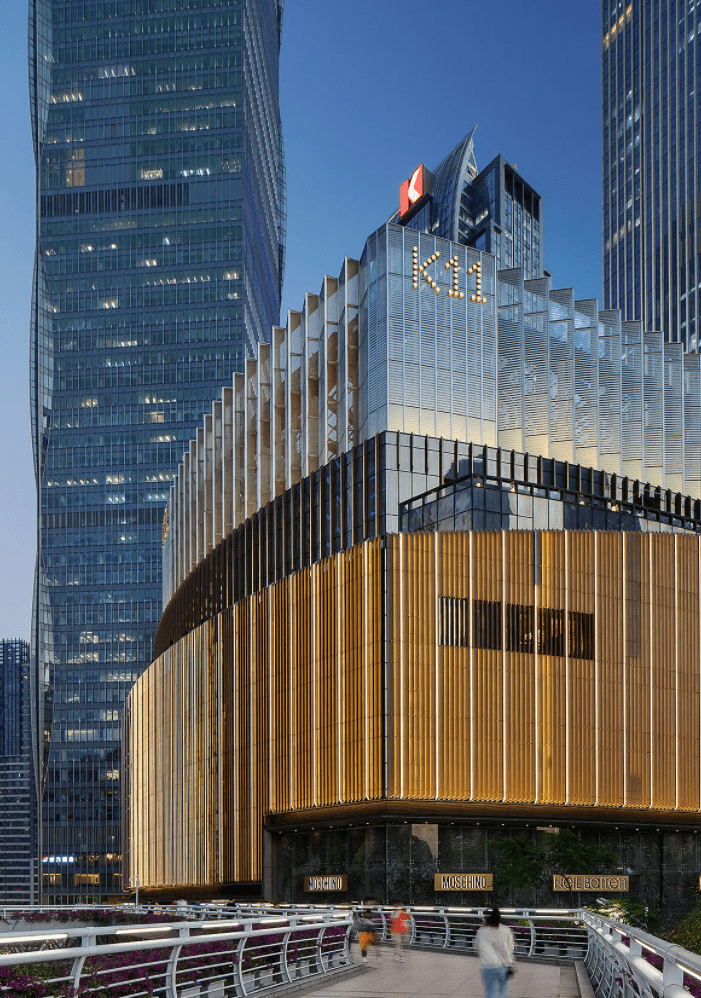 新世界发展20年来首亏近197亿港元！郑志刚回应辞任原因，香港郑氏家族“接班人”格局生变