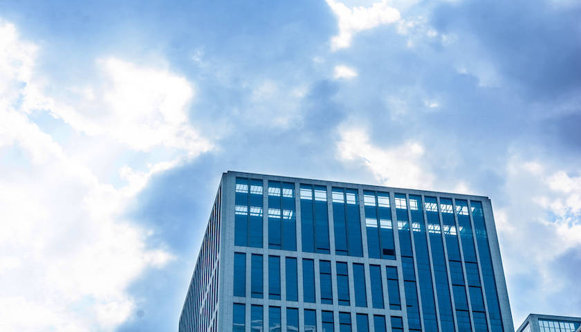 月内两次关联交易 万科向万物云出售上海陆家嘴综合体45%股权