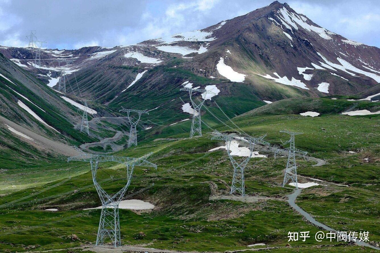 上月宣布拟投建183.6亿元“城中村”改造项目后，城投控股又以70.8亿元拿下上海老城厢6幅地