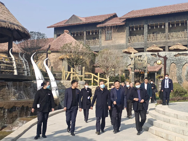 商贸零售行业周报：陕西旅游A股上市，以旅游资源构建核心竞争壁垒