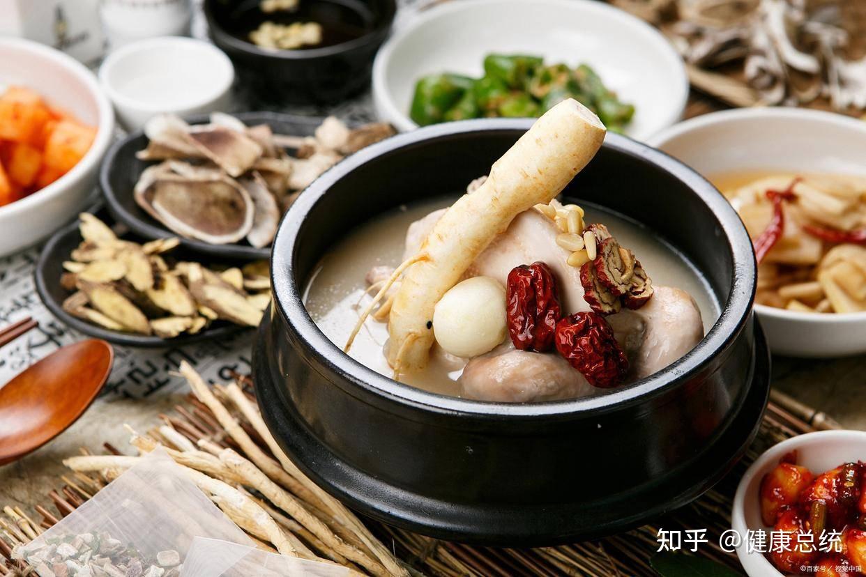 银发经济再迎政策利好，现存相关企业超55万家，多分布在华东地区