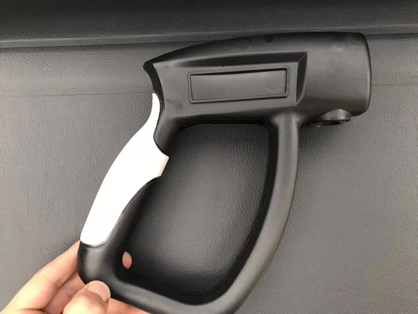 聚赛龙推出抗静电TPE包胶材料 破解精密电子与汽车部件静电难题