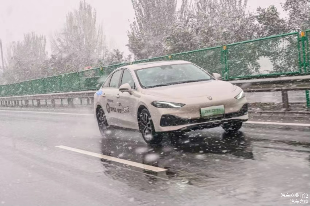 政府工作报告七提量子科技！我国量子计算相关企业存量已超10万家