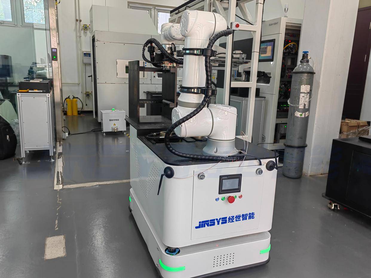 机械设备：人形机器人双线破局，科创发展兼具速度温度